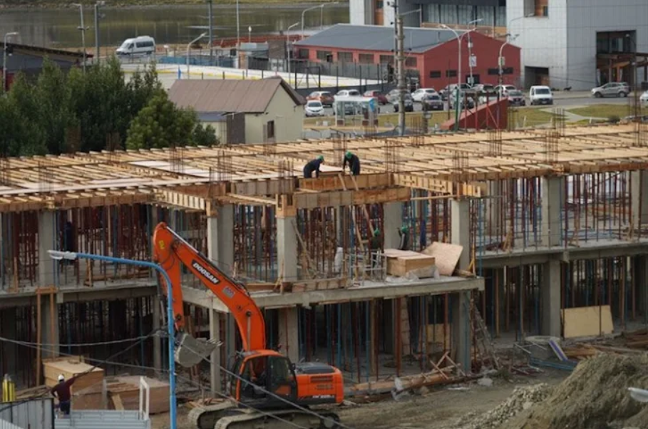 Ampliación del Hospital Ushuaia, comenzó el hormigonado del segundo piso