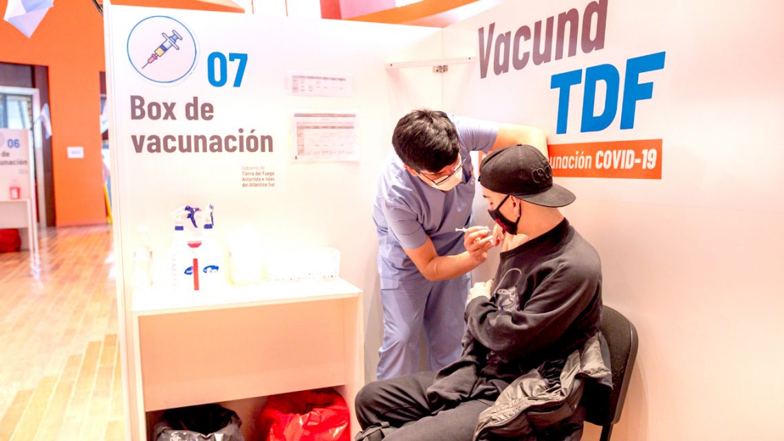Continúa la campaña de vacunación contra el COVID-19 en Tierra del Fuego