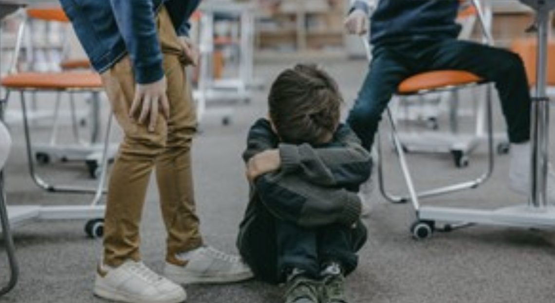 La violenta amenaza del padre de una nena hipoacúsica al compañero que le hacía bullying: “Te voy a arrancar los ojos y te los voy a hacer masticar” La violenta amenaza del padre de una nena hipoacúsica al compañero que le hacía bullying: “Te voy a arrancar los ojos y te los voy a hacer masticar”