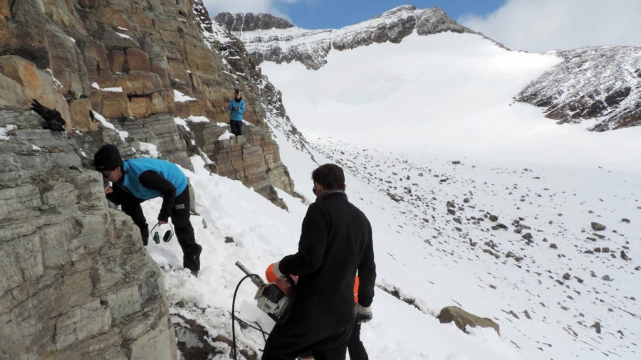 Buscan el vínculo entre la Patagonia, Malvinas y la Antártida en la memoria de las rocas