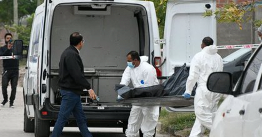 Le disparó a su esposa en la cara, pensó que estaba muerta y se suicidó: “Riesgo de vida”