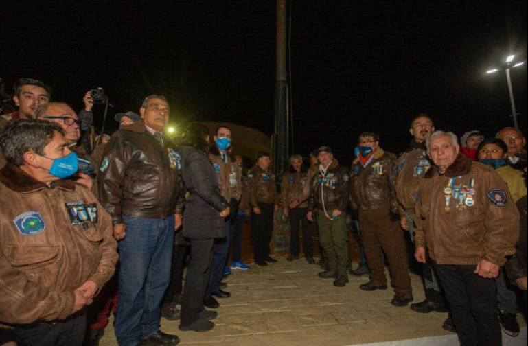 MILLA DE VECINOS Y VECINAS DE USHUAIA PARTICIPARON DE LA VIGILIA DEL 2 DE ABRIL A 40 AÑOS DE LA GESTA DE MALVINAS