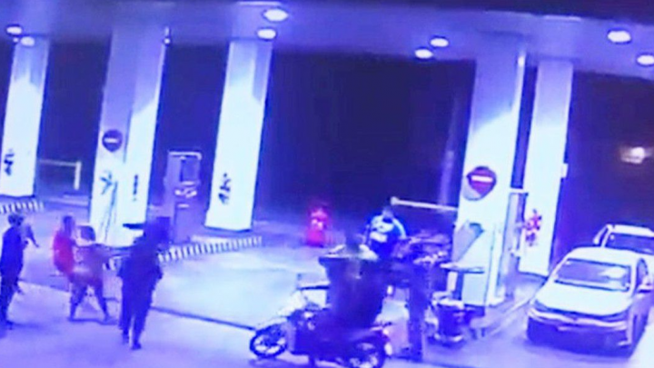 Golpearon brutalmente a los playeros por negarse a cargar GNC a un auto con la oblea vencida