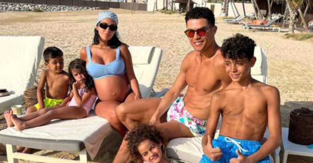 Filtraron la millonaria cifra que le paga Cristiano Ronaldo a Georgina Rodríguez por el “cuidado de sus hijos” Filtraron la millonaria cifra que le paga Cristiano Ronaldo a Georgina Rodríguez por el “cuidado de sus hijos”