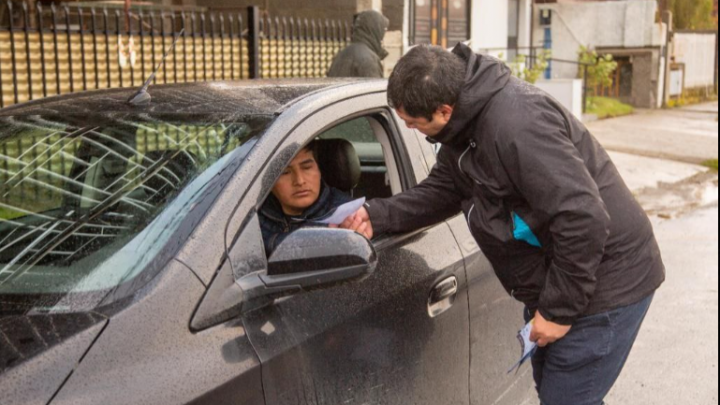 LA SECRETARÍA DE CULTURA Y EDUCACIÓN RECORRIÓ EL BARRIO MALVINAS PARA CONVERSAR CON LOS VECINOS Y VECINAS SOBRE EL EMUSH 2022