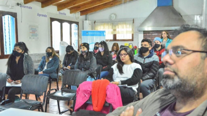 PUNTO DIGITAL DE USHUAIA CONTINÚA OFRECIENDO CAPACITACIONES A VECINOS Y VECINAS PARA BÚSQUEDA LABORAL