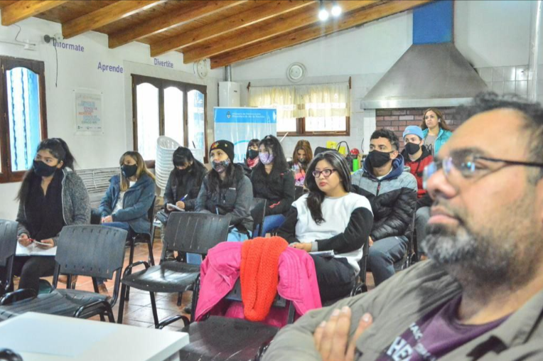 PUNTO DIGITAL DE USHUAIA CONTINÚA OFRECIENDO CAPACITACIONES A VECINOS Y VECINAS PARA BÚSQUEDA LABORAL