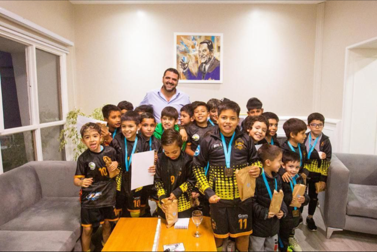 NIÑOS DEL CLUB ASOCIACIÓN DE TAXIS VISITARON AL INTENDENTE WALTER VUOTO NIÑOS DEL CLUB ASOCIACIÓN DE TAXIS VISITARON AL INTENDENTE WALTER VUOTO