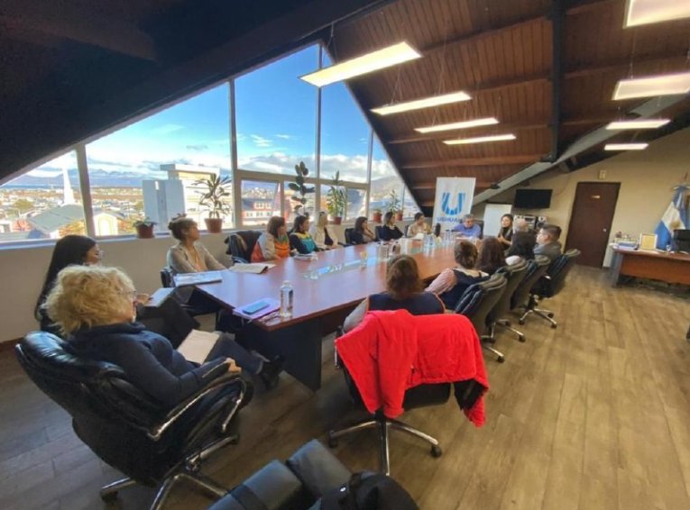 LA MUNICIPIO PLANIFICÓ UNA AGENDA DE TRABAJO CON LOS JARDINES MATERNALES DE USHUAIA LA MUNICIPIO PLANIFICÓ UNA AGENDA DE TRABAJO CON LOS JARDINES MATERNALES DE USHUAIA
