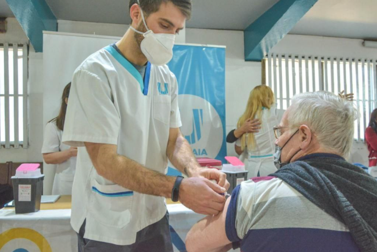 SALUD MUNICIPAL COLABORÓ CON LA CAMPAÑA DE VACUNACIÓN CONTRA LA GRIPE