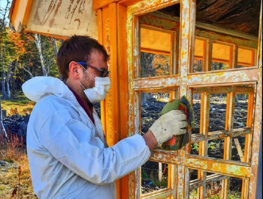 LA MUNICIPIO DE USHUAIA Y UISE REPARAN LAS GARITAS VANDALIZ