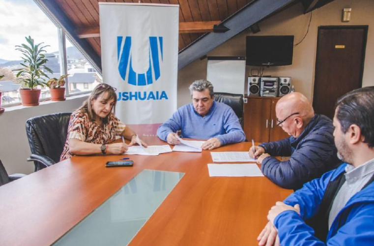 LA MUNICIPIO DE USHUAIA FIRMÓ EL CONTRATO DE INICIO DE OBRA PARA LA CONSTRUCCIÓN DE LA RESIDENCIA DE ADULTOS MAYORES