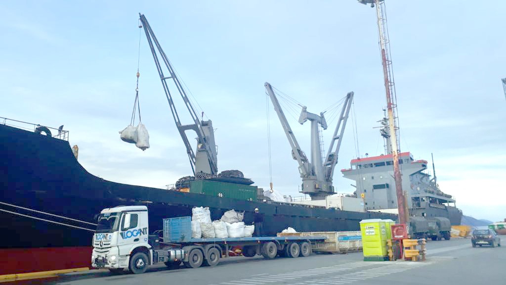 Ushuaia envió 70 toneladas de neumáticos al continente