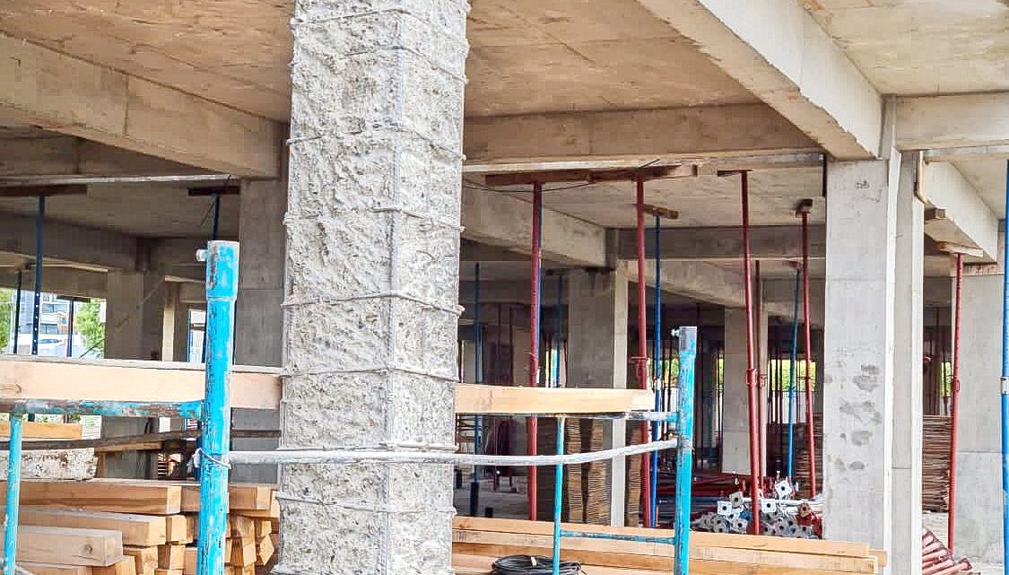 Se lleva adelante el refuerzo de columnas en la obra de ampliación del Hospital Regional Ushuaia Se lleva adelante el refuerzo de columnas en la obra de ampliación del Hospital Regional Ushuaia