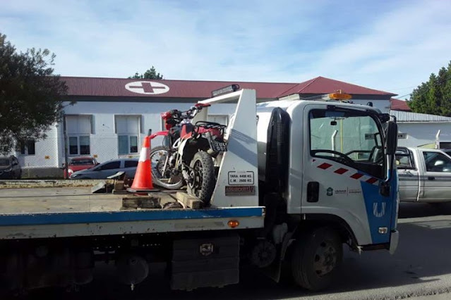 Choque, piñas y moto incautada en Ushuaia