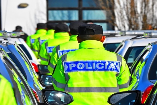 Uso el arma de su pareja policia, para amenazar a su madre porque no le daba plata