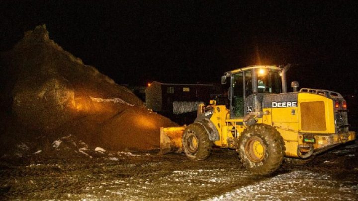 LA MUNICIPALIDAD DE USHUAIA LLEVA ADELANTE EL TRABAJO PERMANENTE PARA MANTENER LA TRANSITABILIDAD EN LA CIUDAD