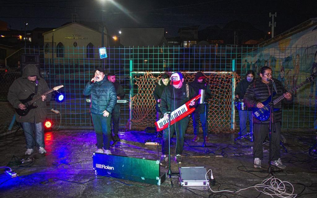 “CULTURA EN MOVIMIENTO” SE PRESENTÓ EN EL BARRIO SAN VICENTE “CULTURA EN MOVIMIENTO” SE PRESENTÓ EN EL BARRIO SAN VICENTE