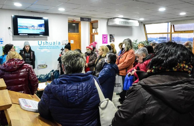 UN NUEVO CONTINGENTE DE ADULTOS MAYORES NAVEGÓ POR EL CANAL BEAGLE