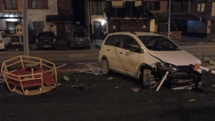 Conductor En Estado De Ebriedad Perdió El Control De Su Rodado Y Terminó Dentro De Una Plaza