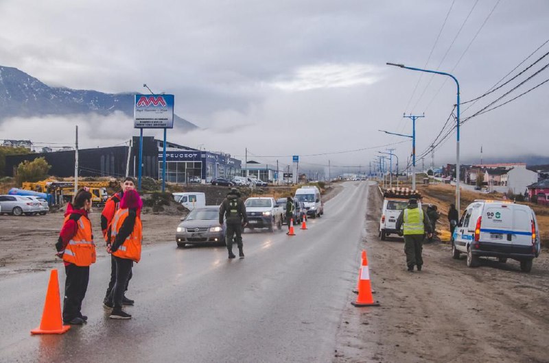 LA MUNICIPALIDAD DE USHUAIA REALIZÓ CONTROLES DE TRÁNSITO CONJUNTOS CON GENDARMERÍA NACIONAL LA MUNICIPALIDAD DE USHUAIA REALIZÓ CONTROLES DE TRÁNSITO CONJUNTOS CON GENDARMERÍA NACIONAL