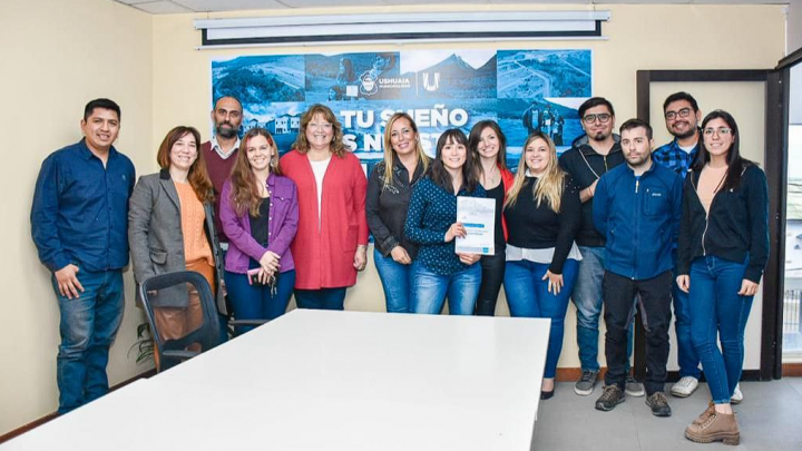 LA SECRETARIA DE HABITAT Y LA DIPUTADA YUTROVIC SE REUNIERON CON GRADUADOS DE LA UNTDF Y DE LA SAN JUAN BOSCO