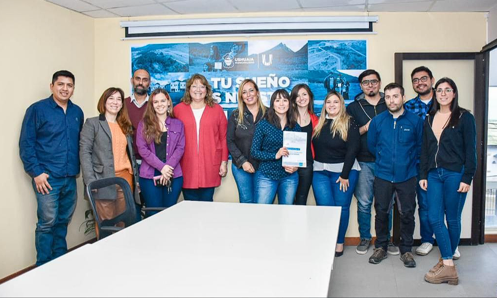 LA SECRETARIA DE HABITAT Y LA DIPUTADA YUTROVIC SE REUNIERON CON GRADUADOS DE LA UNTDF Y DE LA SAN JUAN BOSCO