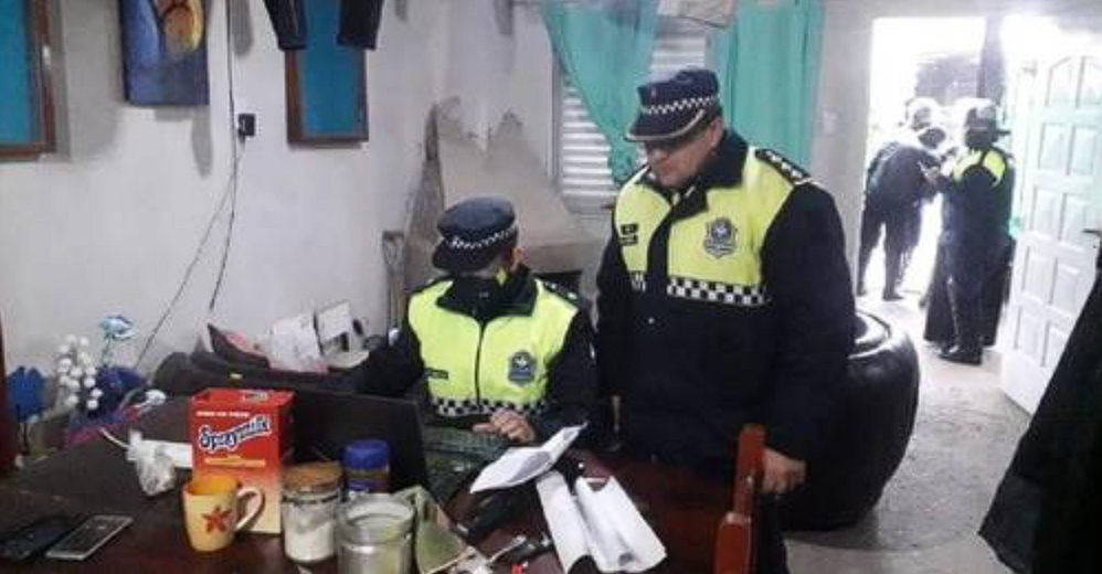 Allanaron un local stripper en Tucumán: tenían sexo explícito frente a niños de 9 y 10 años Allanaron un local stripper en Tucumán: tenían sexo explícito frente a niños de 9 y 10 años