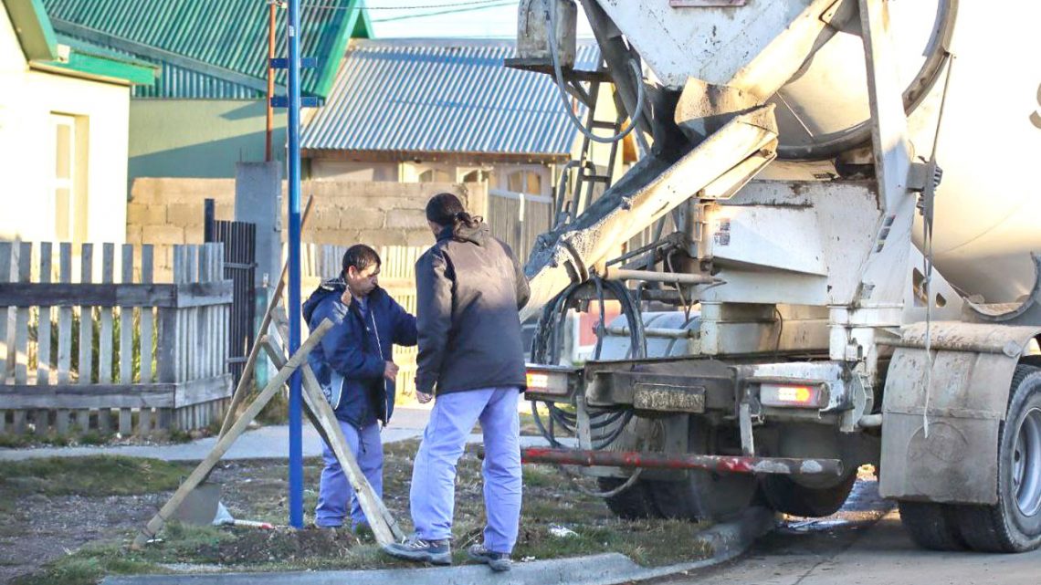 Se colocaron 180 carteles en el barrio Malvinas Argentinas y van por más