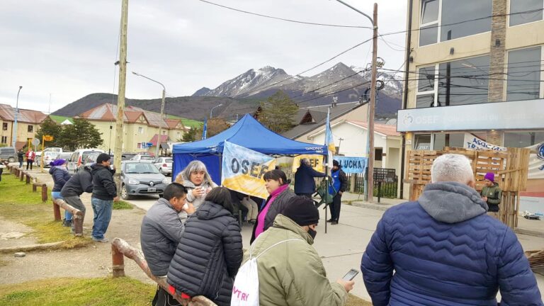 ATE se instaló con una carpa frente a OSEF