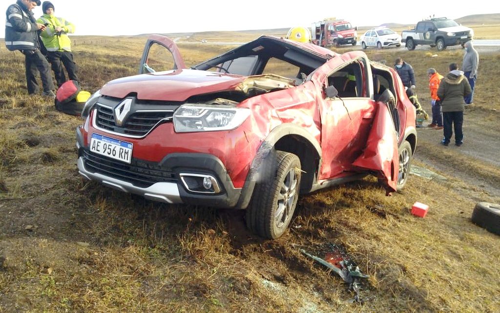 Un hombre resulta herido en un vuelco frente a la planta de gas Un hombre resulta herido en un vuelco frente a la planta de gas