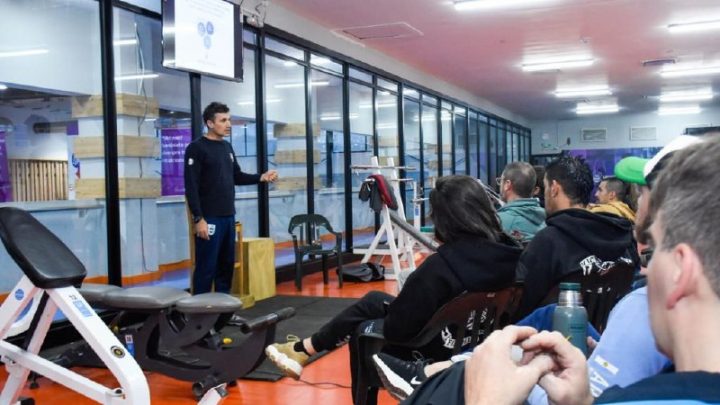 PERSONAL DEL INSTITUTO MUNICIPAL DE DEPORTES DE USHUAIA RECIBE UNA CAPACITACIÓN ESPECIAL EN ENTRENAMIENTO DE FUERZA