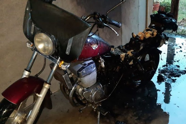 Incendio de una moto en un garage en Ushuaia