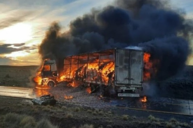 Se incendio un camion de carga, no hubo lesionados