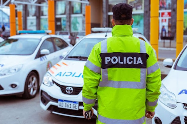 Alertan por un acosador que descendió de un auto e intento llevarse a la fuerza a una joven Alertan por un acosador que descendió de un auto e intento llevarse a la fuerza a una joven