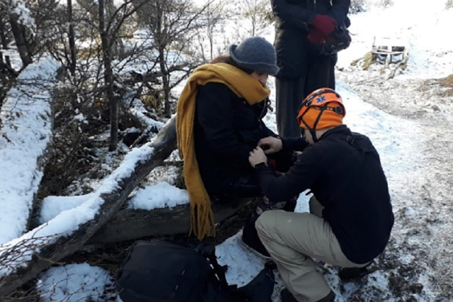 Rescate de una turista en Laguna Esmeralda Rescate de una turista en Laguna Esmeralda