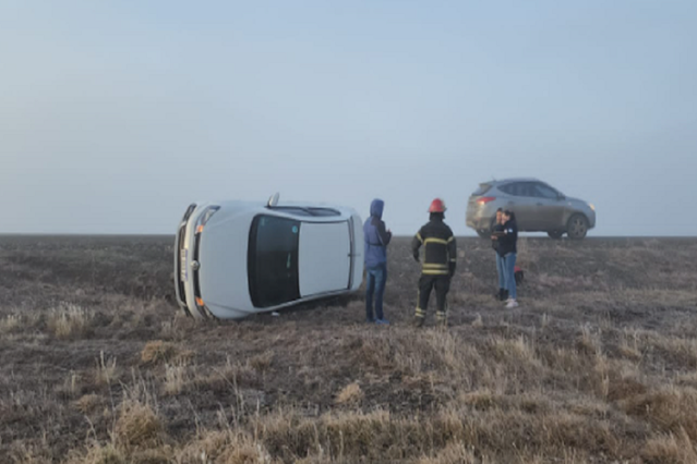 Despiste y vuelco en la Ruta 3, sin lesionados Despiste y vuelco en la Ruta 3, sin lesionados