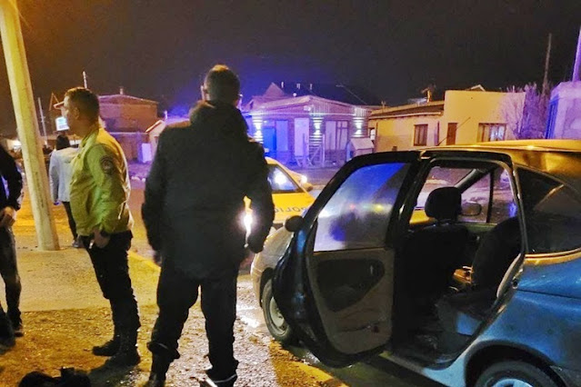 Sujeto detenido robando en el interior de un automovil Sujeto detenido robando en el interior de un automovil