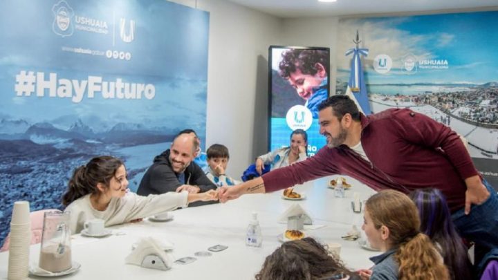 VUOTO RECIBIO AL EQUIPO DE LA ESCUELA MUNICIPAL DE GIMNASIA ARTISTICA