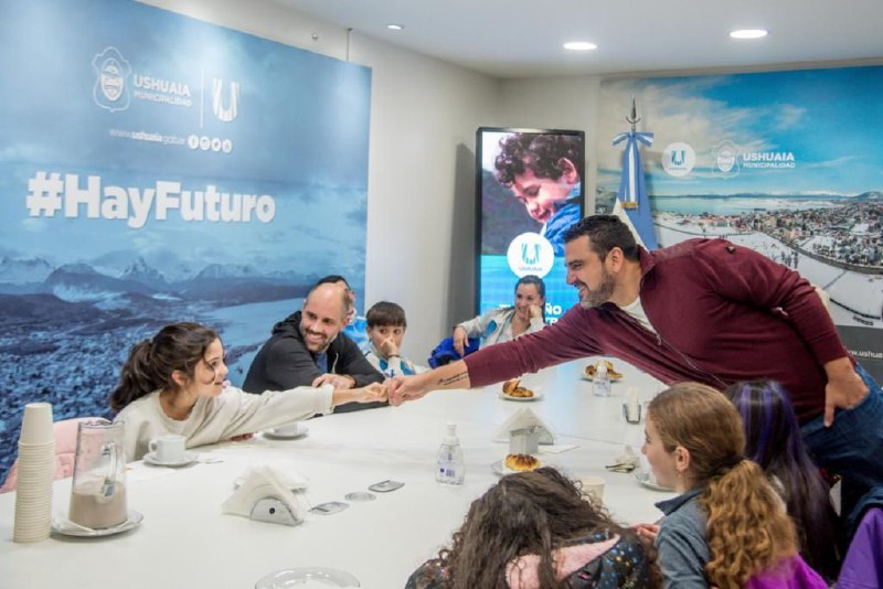 VUOTO RECIBIO AL EQUIPO DE LA ESCUELA MUNICIPAL DE GIMNASIA ARTISTICA