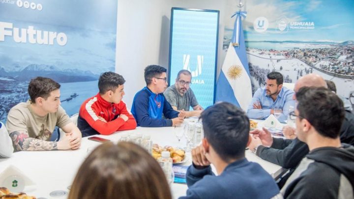 VUOTO RECIBIÓ A LA CATEGORÍA C20 DE FUTSAL DE LOS CUERVOS DEL FIN DEL MUNDO