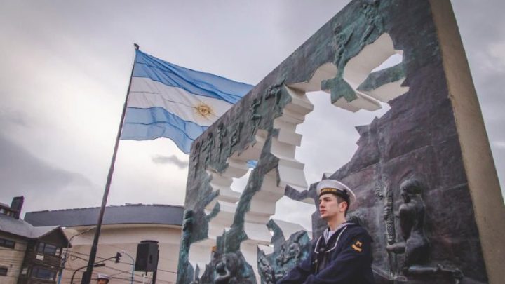 LA MUNICIPALIDAD ACOMPAÑÓ EL ACTO POR EL DÍA DE LA AFIRMACIÓN DE LOS DERECHOS ARGENTINOS SOBRE LAS ISLAS MALVINAS, ISLAS Y SECTOR ANTÁRTICO