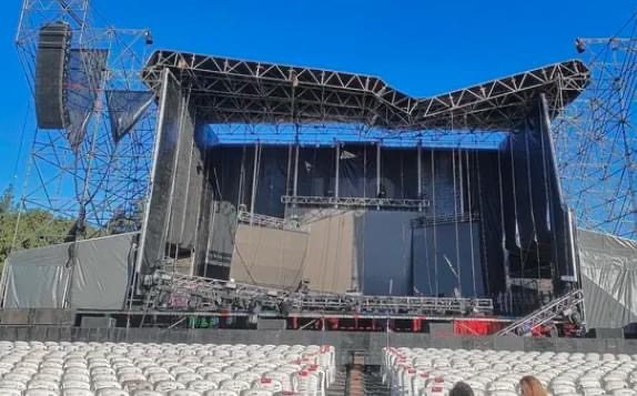 Se cayó parte del escenario donde iba a actuar Tini en Santa Fe