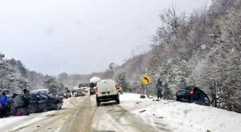 Ruta 3: Accidente múltiple con varios heridos, altura Lago Escondido