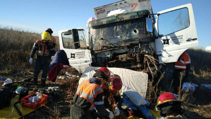 Un camionero murió luego de ser atacado a piedrazos cuando quiso evitar un piquete de transportistas
