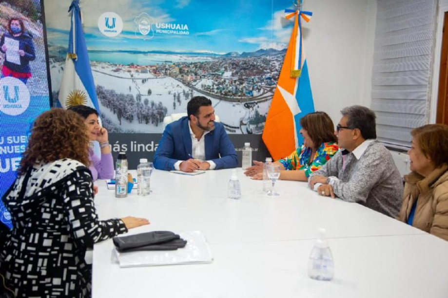 EL INTENDENTE VUOTO RECIBIÓ A LA COMISIÓN DEL CENTRO DE JUBILADOS Y RETIRADOS DE LA POLICÍA PROVINCIAL