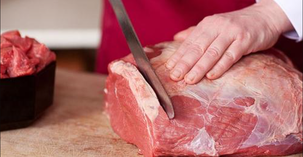 Compró un pedazo de carne y se encontró con una bala adentro
