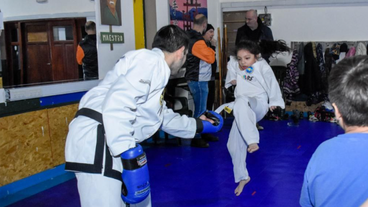 AUTORIDADES DEL INSTITUTO MUNICIPAL DE DEPORTES DE USHUAIA VISITARON LA ESCUELA DE TAEKWONDO ITF