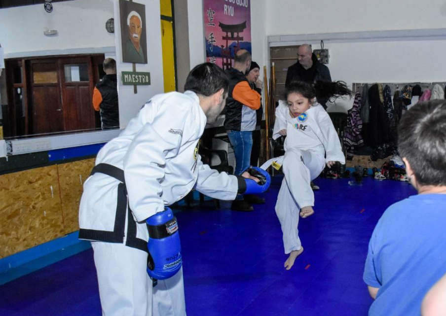 AUTORIDADES DEL INSTITUTO MUNICIPAL DE DEPORTES DE USHUAIA VISITARON LA ESCUELA DE TAEKWONDO ITF AUTORIDADES DEL INSTITUTO MUNICIPAL DE DEPORTES DE USHUAIA VISITARON LA ESCUELA DE TAEKWONDO ITF