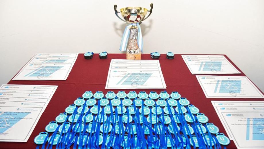EL MUNICIPIO DE USHUAIA DISTINGUIÓ A LOS GANADORES DE LOS TORNEOS DE LA PREFECTURA NAVAL ARGENTINA EL MUNICIPIO DE USHUAIA DISTINGUIÓ A LOS GANADORES DE LOS TORNEOS DE LA PREFECTURA NAVAL ARGENTINA